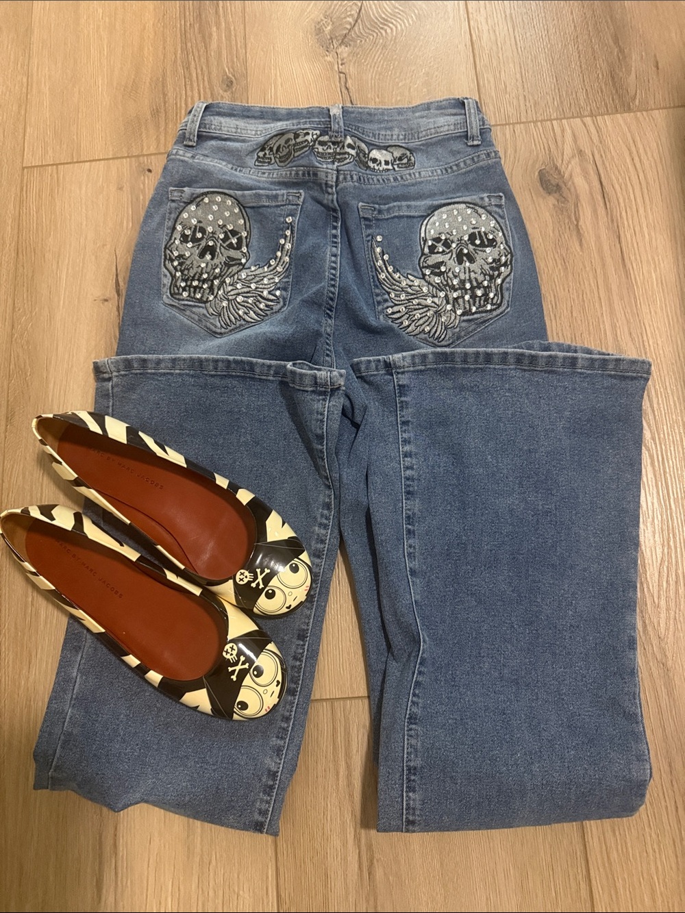 ROMWE Blue Denim Flare Jeans with Studded Skull Patch